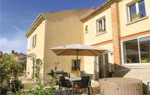 Five-bedroom Holiday Home In Bollene