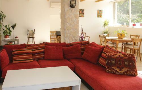 Five-bedroom Holiday Home In Bollene