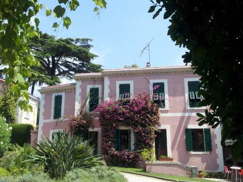 Hostal Villa Belle Rive