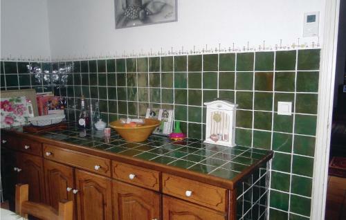 Three-bedroom Holiday Home In Eyguians
