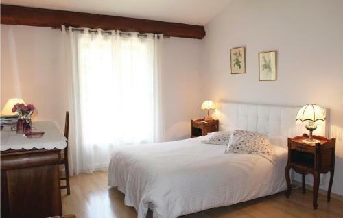 Three-bedroom Holiday Home In Eyguians
