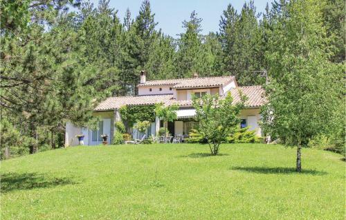Three-bedroom Holiday Home In Eyguians