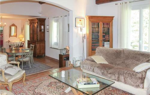 Three-bedroom Holiday Home In Eyguians