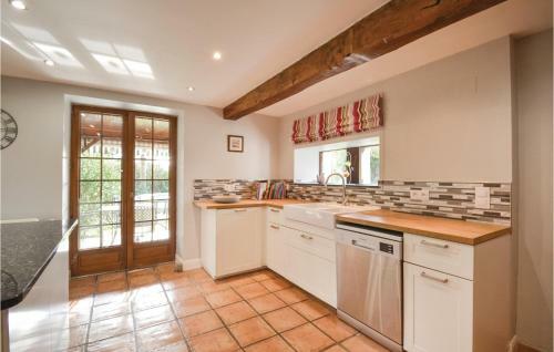 Five-bedroom Holiday Home In Lichos
