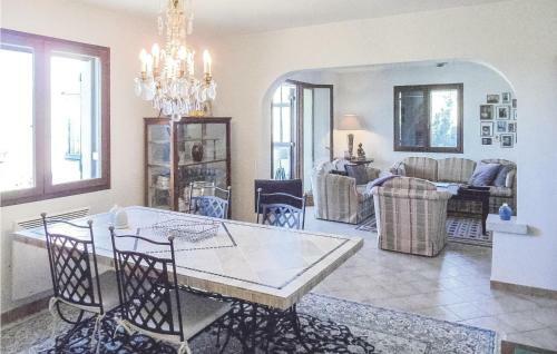 Five-bedroom Holiday Home In Montauroux