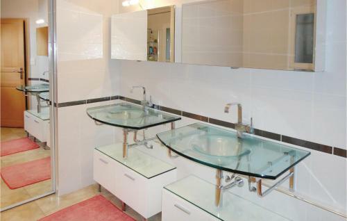 Five-bedroom Holiday Home In Valmascle