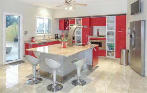 Five-bedroom Holiday Home In Valmascle