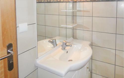Five-bedroom Holiday Home In Valmascle