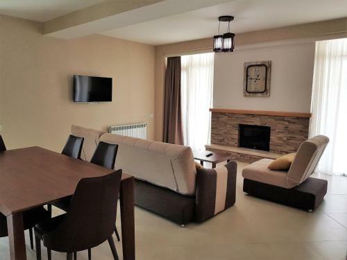 Villa Crystal Town House