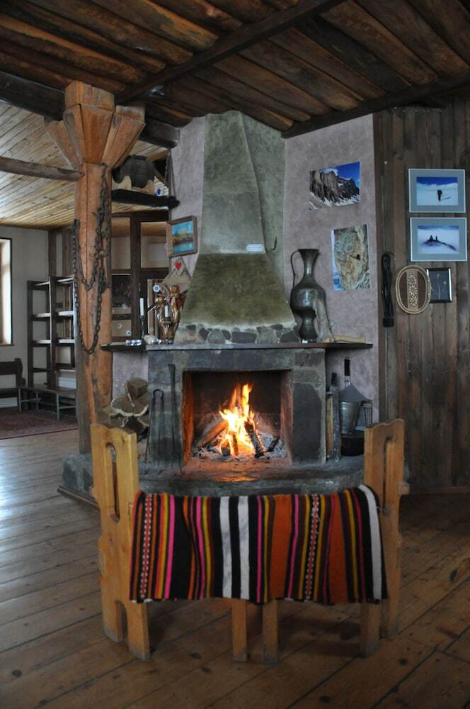 Hostal Gudauri House Of The Sun