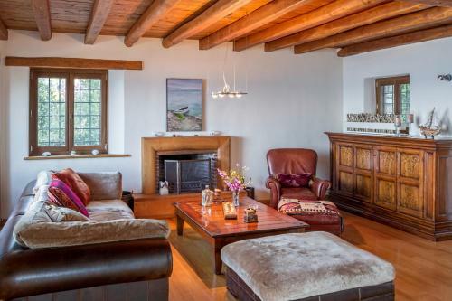 Hostal Dionysos Villa