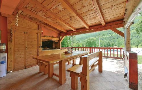 Three-bedroom Holiday Home In Gracac