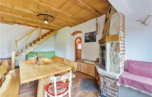 Three-bedroom Holiday Home In Gracac