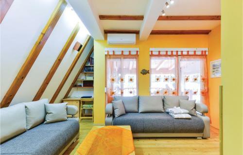 Three-bedroom Holiday Home In Gracac