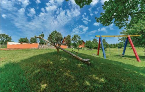Three-bedroom Holiday Home In Gracac
