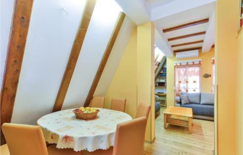 Three-bedroom Holiday Home In Gracac