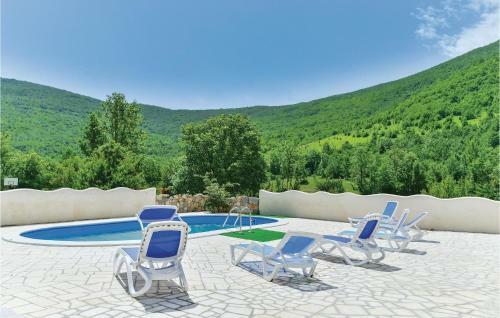 Three-bedroom Holiday Home In Gracac