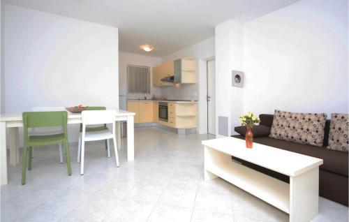 Apartment Grebastica *lxXXIX *