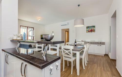 Three-bedroom Holiday Home In Gostinjac
