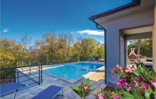 Three-bedroom Holiday Home In Gostinjac