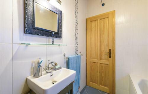 Three-bedroom Holiday Home In Krasic