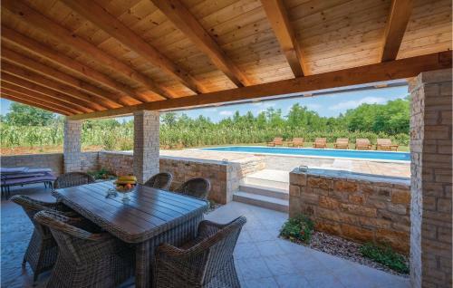 Three-bedroom Holiday Home In Katun
