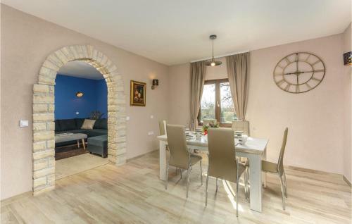 Three-bedroom Holiday Home In Katun