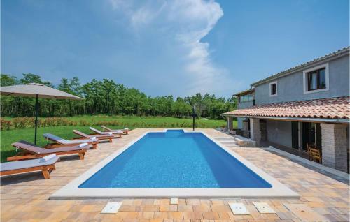Three-bedroom Holiday Home In Katun