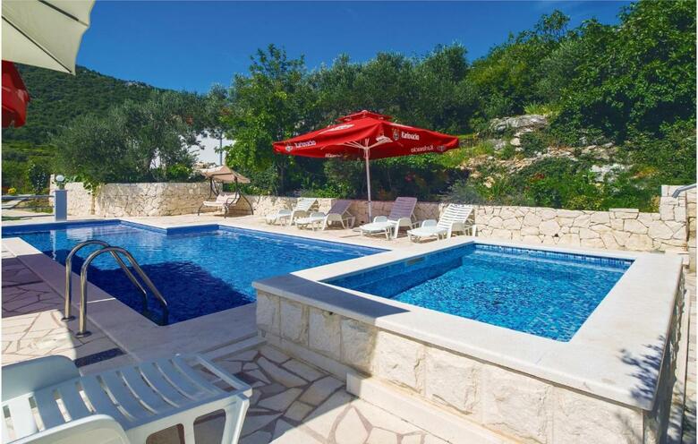 Holiday Home Kucice With Outdoor Pool