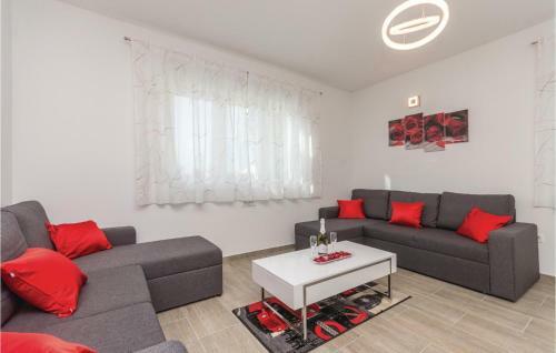 Two-bedroom Holiday Home In Murvica