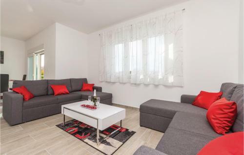 Two-bedroom Holiday Home In Murvica