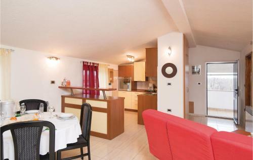Five-bedroom Holiday Home In Nedescina