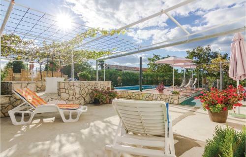Five-bedroom Holiday Home In Nedescina