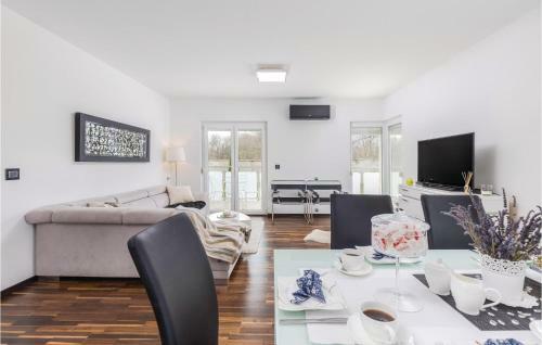 Five-bedroom Holiday Home In Nedescina