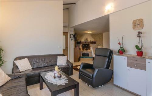 Four-bedroom Holiday Home In Novigrad