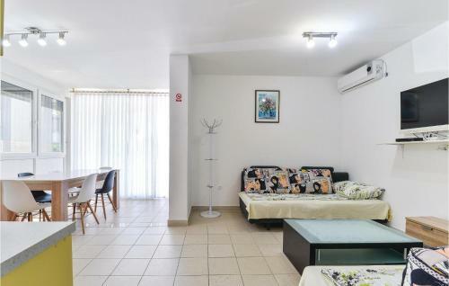 Two-bedroom Apartment In Novalja