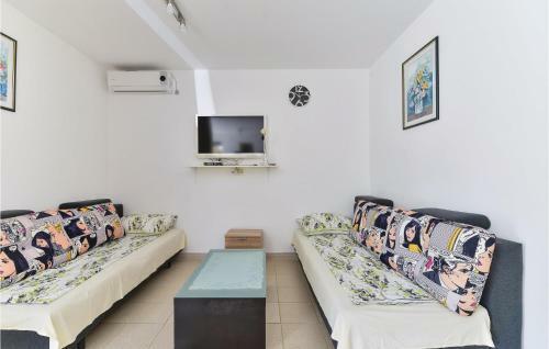 Two-bedroom Apartment In Novalja