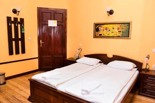Hostal L'opera Guest House
