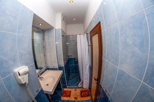 Hostal L'opera Guest House