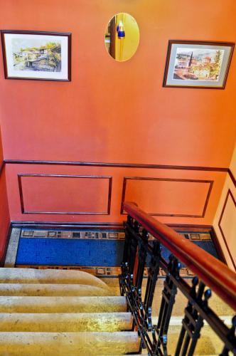 Hostal L'opera Guest House