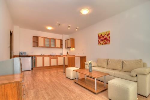 Pmg Apartments In Oasis Complex