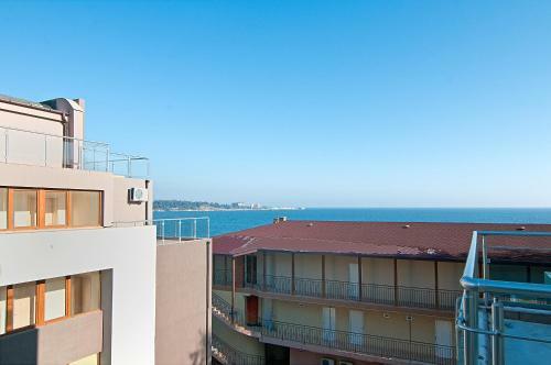 Pmg Apartments In Oasis Complex