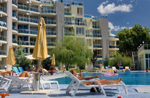 Pmg Apartments In Oasis Complex