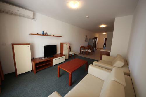 Menada Ravda Apartments