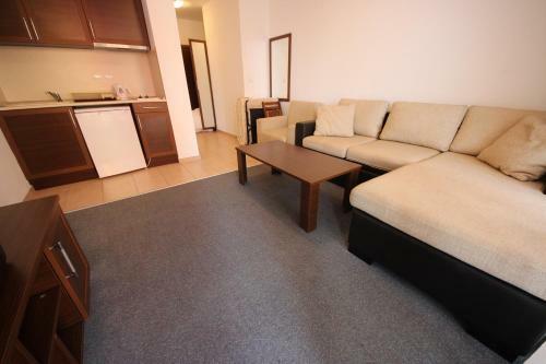 Menada Ravda Apartments