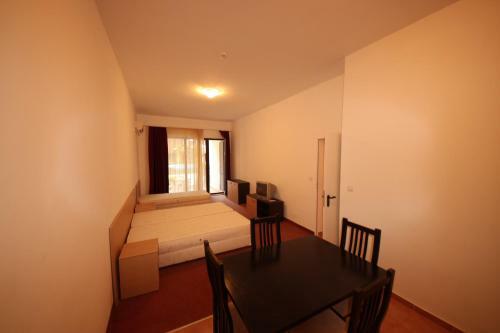 Menada Ravda Apartments