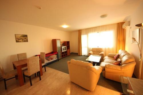 Menada Ravda Apartments