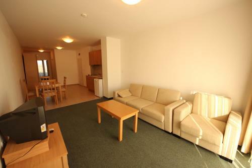 Menada Ravda Apartments