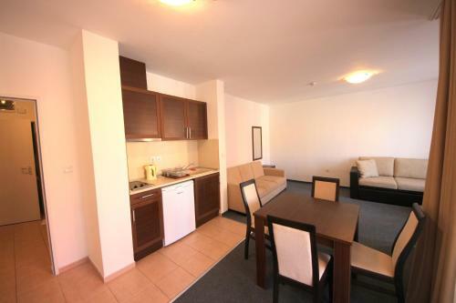 Menada Ravda Apartments