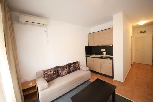 Menada Ravda Apartments